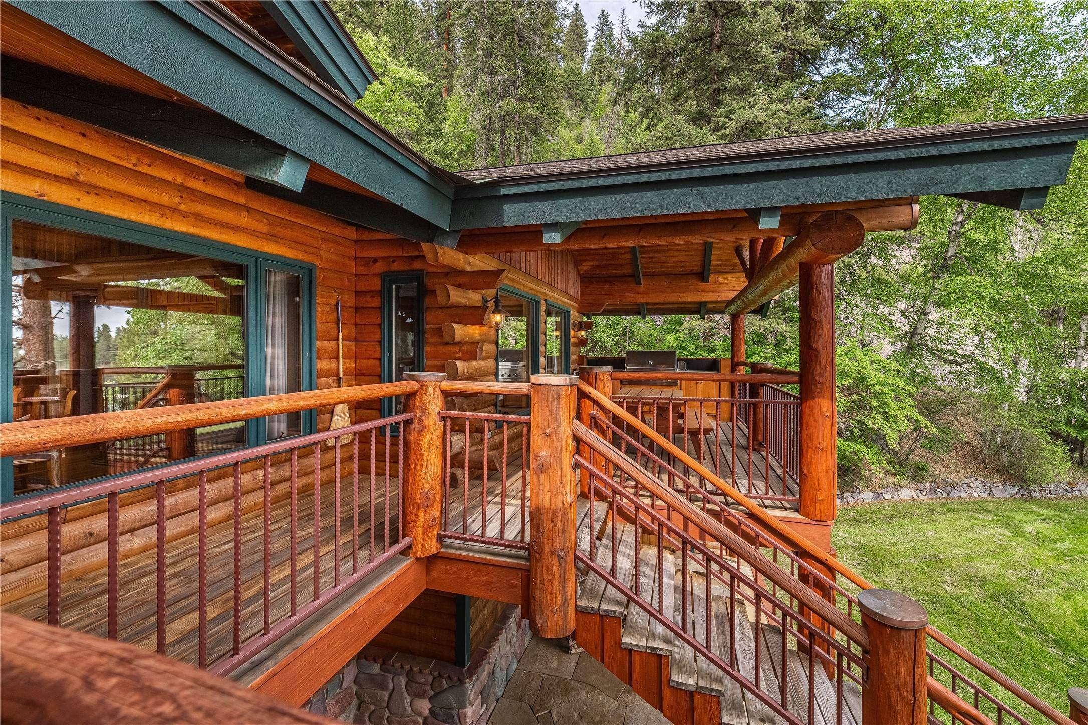20. Single Family Homes for Sale at 100 Scullers Way, Whitefish, Montana 59937 United States