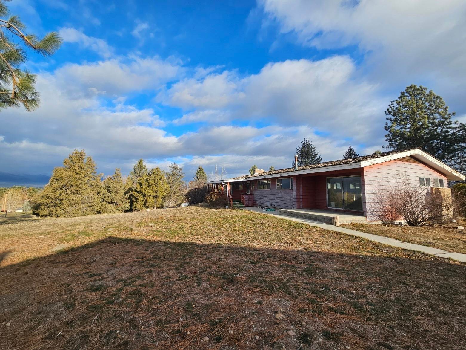 2. Single Family Homes for Sale at 316 Hamilton Heights Road, Corvallis, Montana 59828 United States