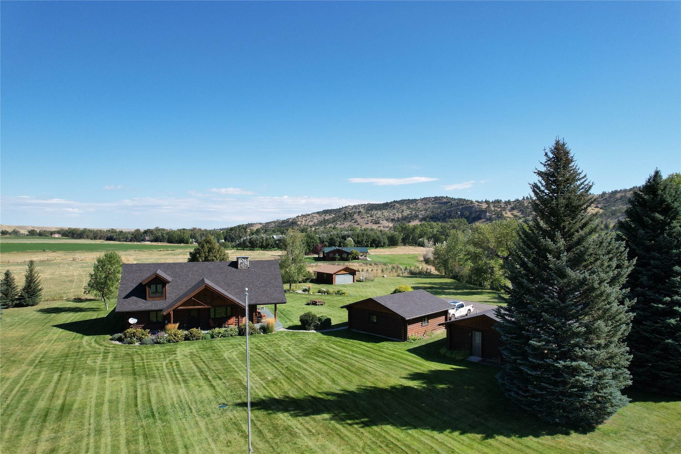 14. Single Family Homes for Sale at 803 Main Boulder Road, Big Timber, Montana 59011 United States