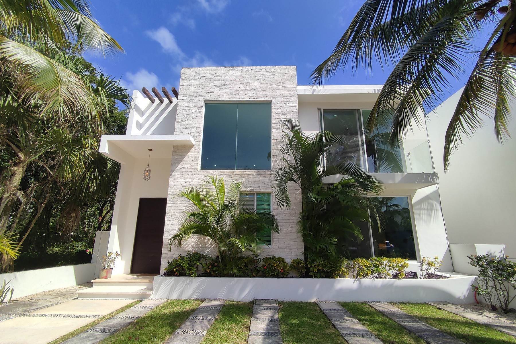 1. Single Family Homes for Sale at CASA BONITA CASA BONITA, Playa Del Carmen, Quintana Roo 77726 Mexico