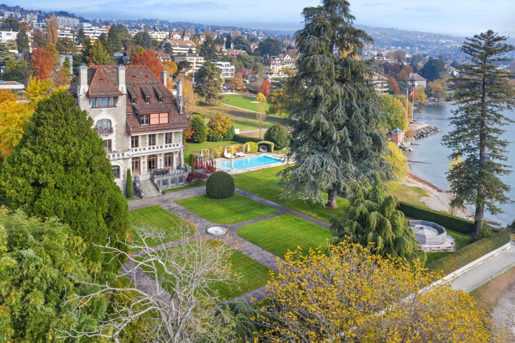 Single Family Homes for Sale at Mansion with the character of yesteryear, exceptional location! Mansion with the character of yesteryear, exceptional location!, Pully, Vaud 1009 Switzerland