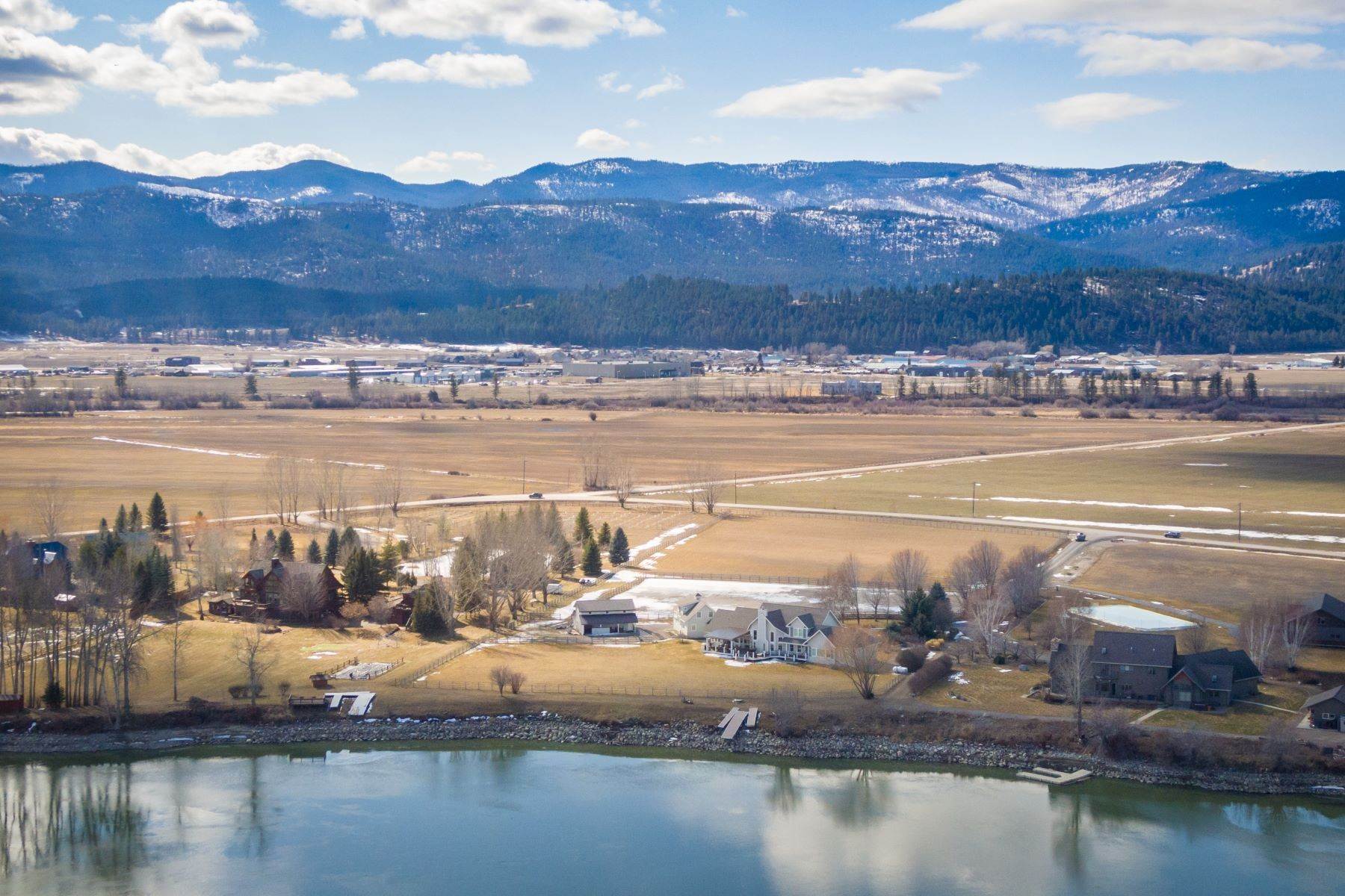 48. Single Family Homes for Sale at Flathead River Estate Flathead River Estate, Kalispell, Montana 59901 United States