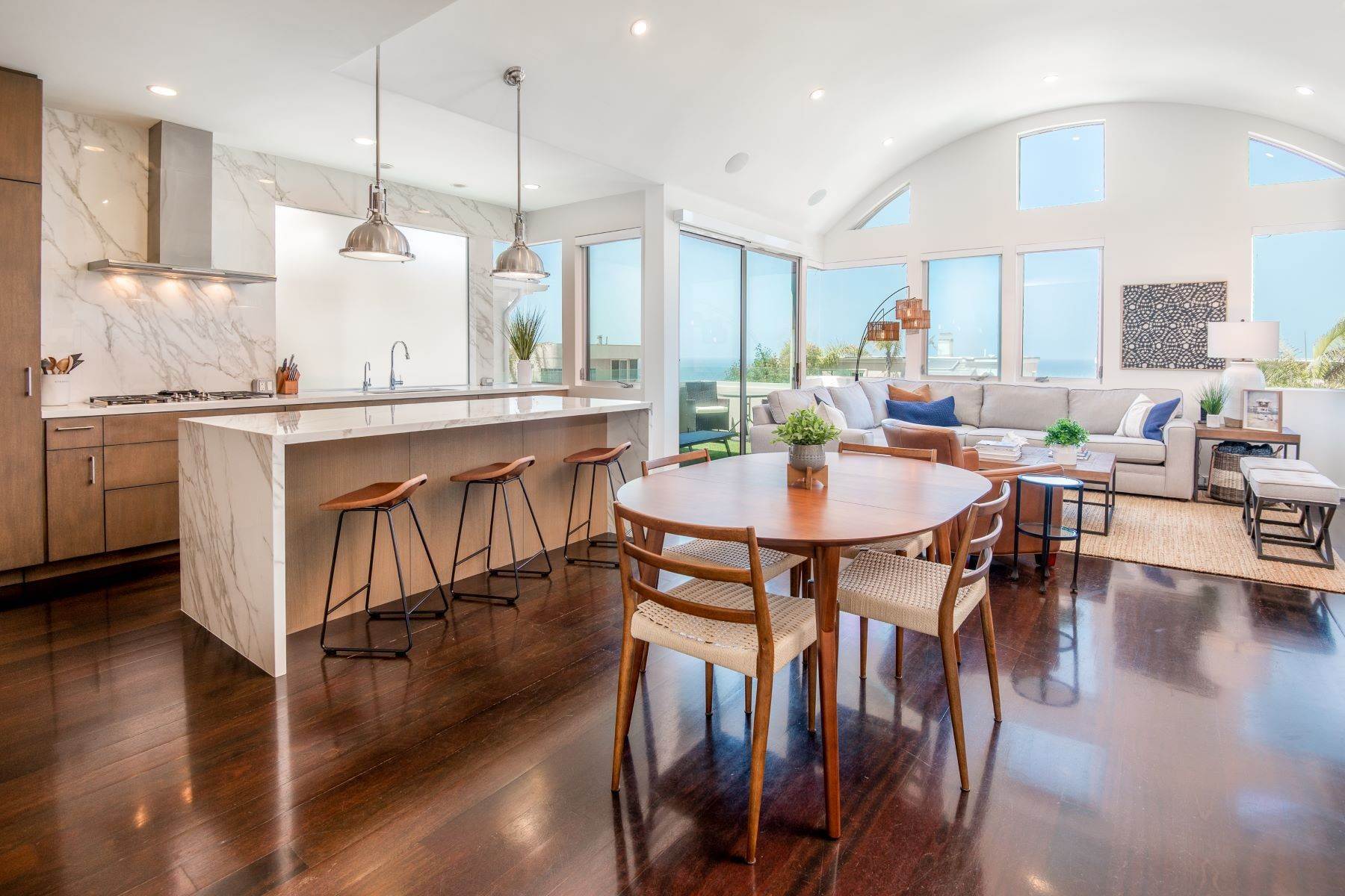 Single Family Homes for Sale at 2804 Highland Avenue, Manhattan Beach, CA 90266 2804 Highland Avenue, Manhattan Beach, CA 90266, Manhattan Beach, California 90266 United States