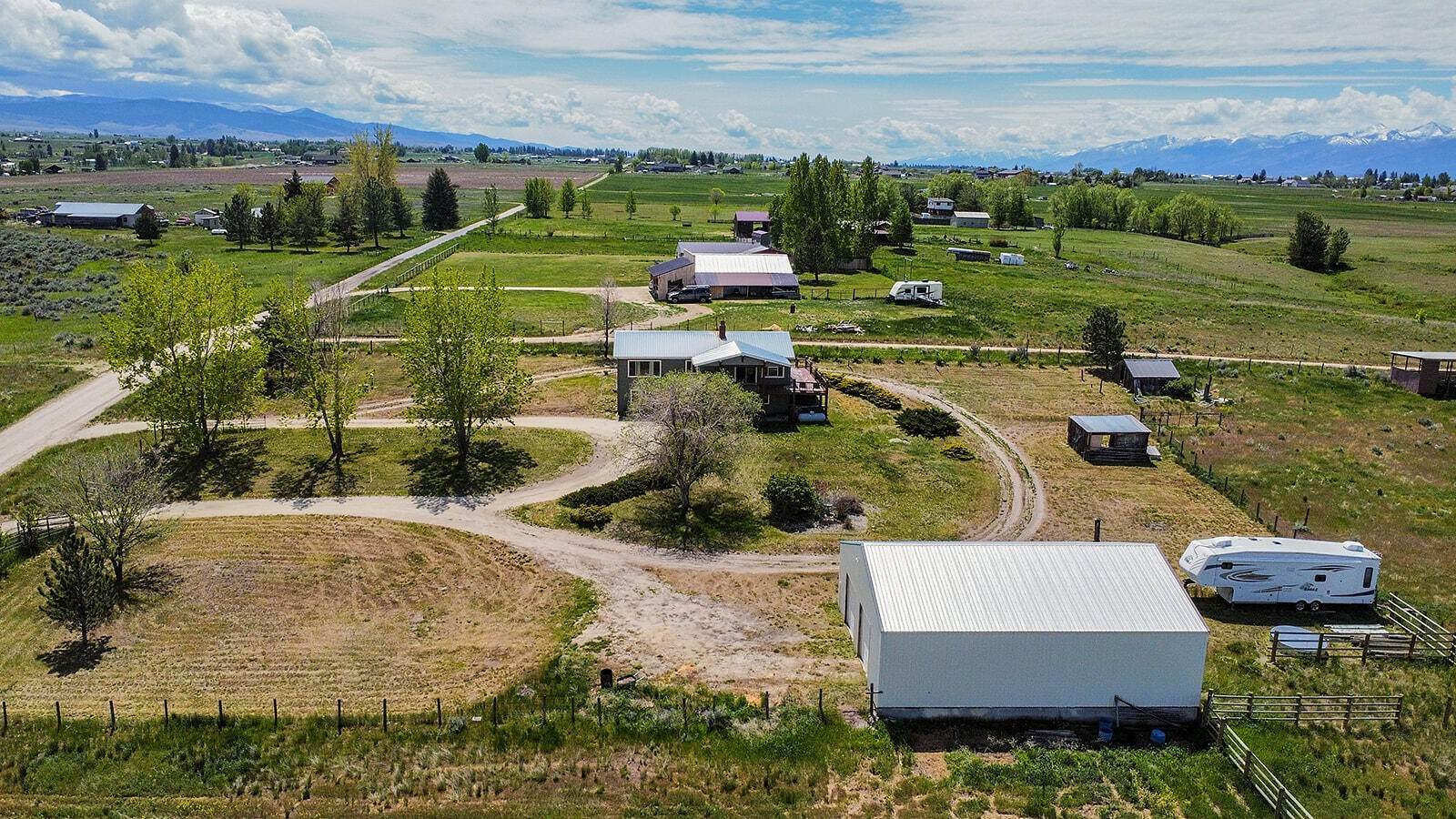 35. Single Family Homes for Sale at 4247 South Cougar Lane, Stevensville, Montana 59870 United States