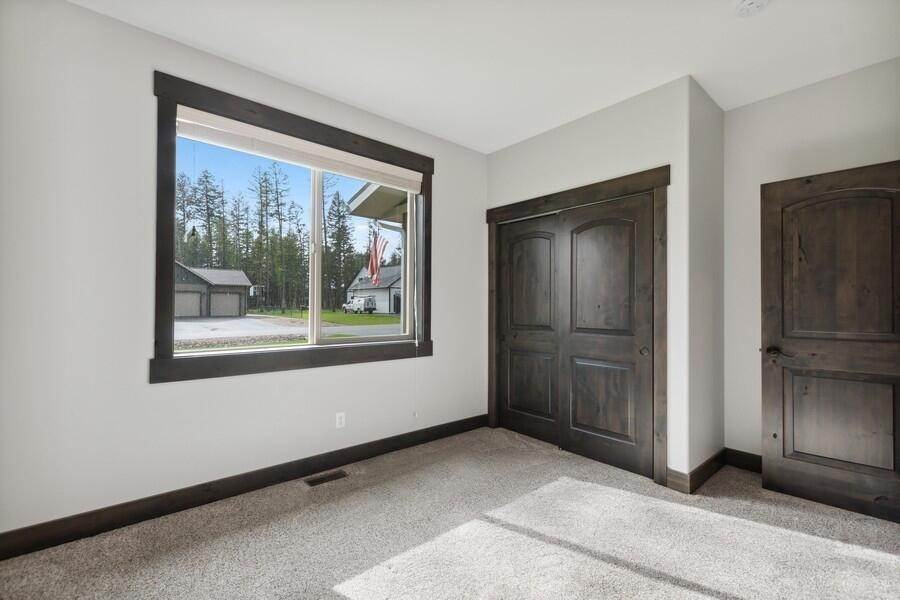 13. Single Family Homes for Sale at 1121 Timber Ridge Court, Columbia Falls, Montana 59912 United States