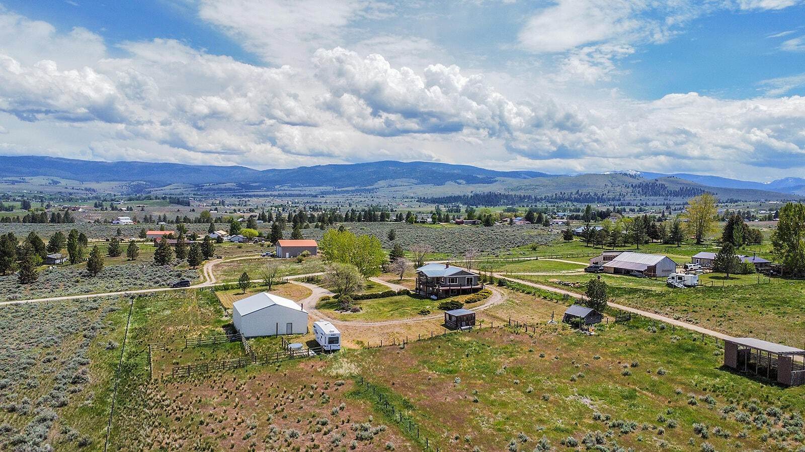 33. Single Family Homes for Sale at 4247 South Cougar Lane, Stevensville, Montana 59870 United States