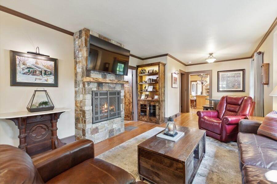 5. Single Family Homes for Sale at 525 Columbia Avenue, Whitefish, Montana 59937 United States