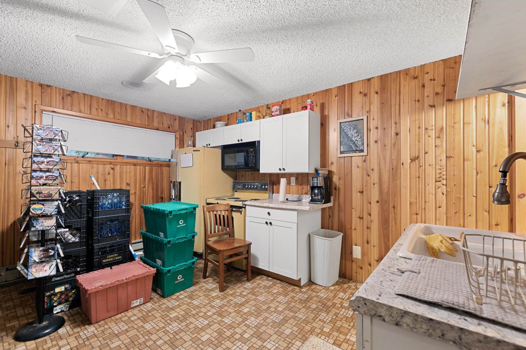 22. Single Family Homes for Sale at 37 Mcdonald Creek Lane, West Glacier, Montana 59936 United States