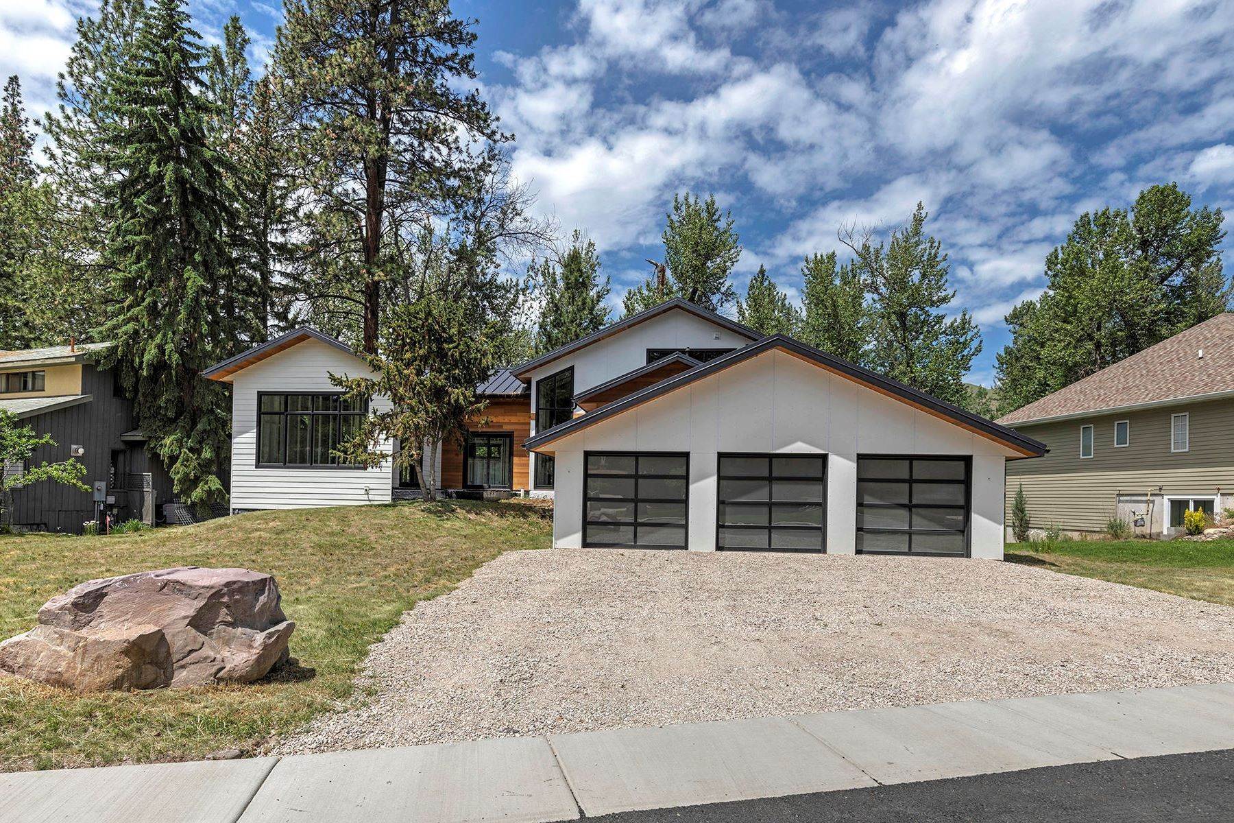 4. Single Family Homes for Sale at Rattlesnake Creek Home 4045 Fox Farm Road Missoula, Montana 59802 United States