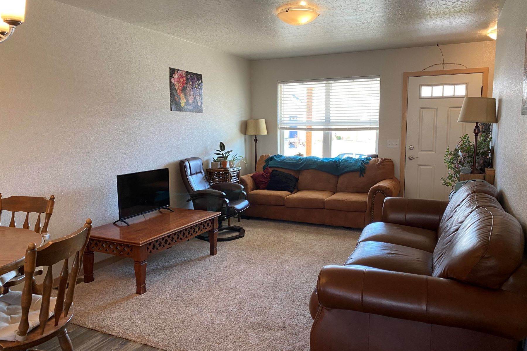 4. townhouses for Sale at Scott Street Village Townhome 1865 B Shakespeare Street Missoula, Montana 59802 United States