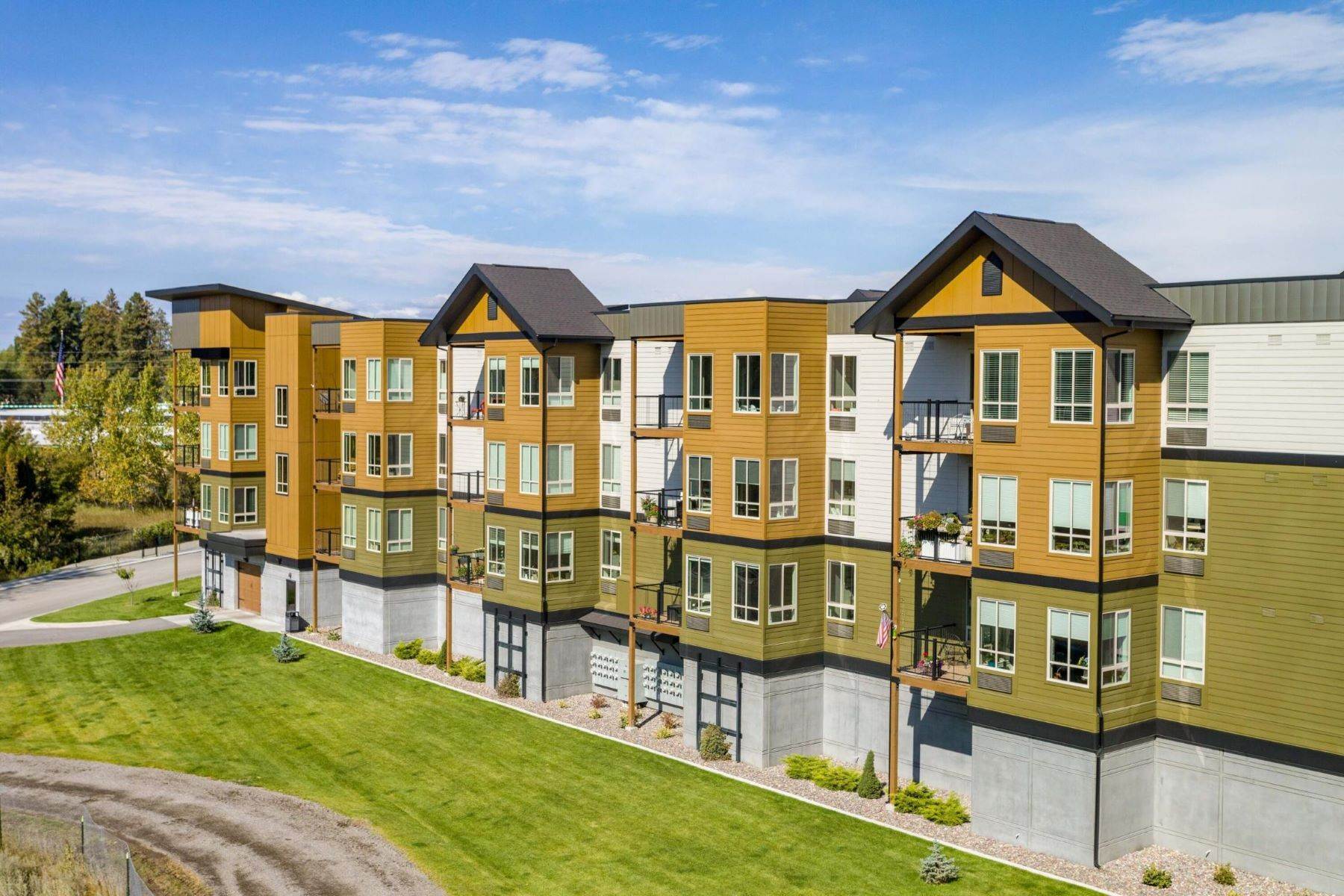 23. Condominiums for Sale at 100 Woodlands Way , W-205, Kalispell, Montana 59901 United States