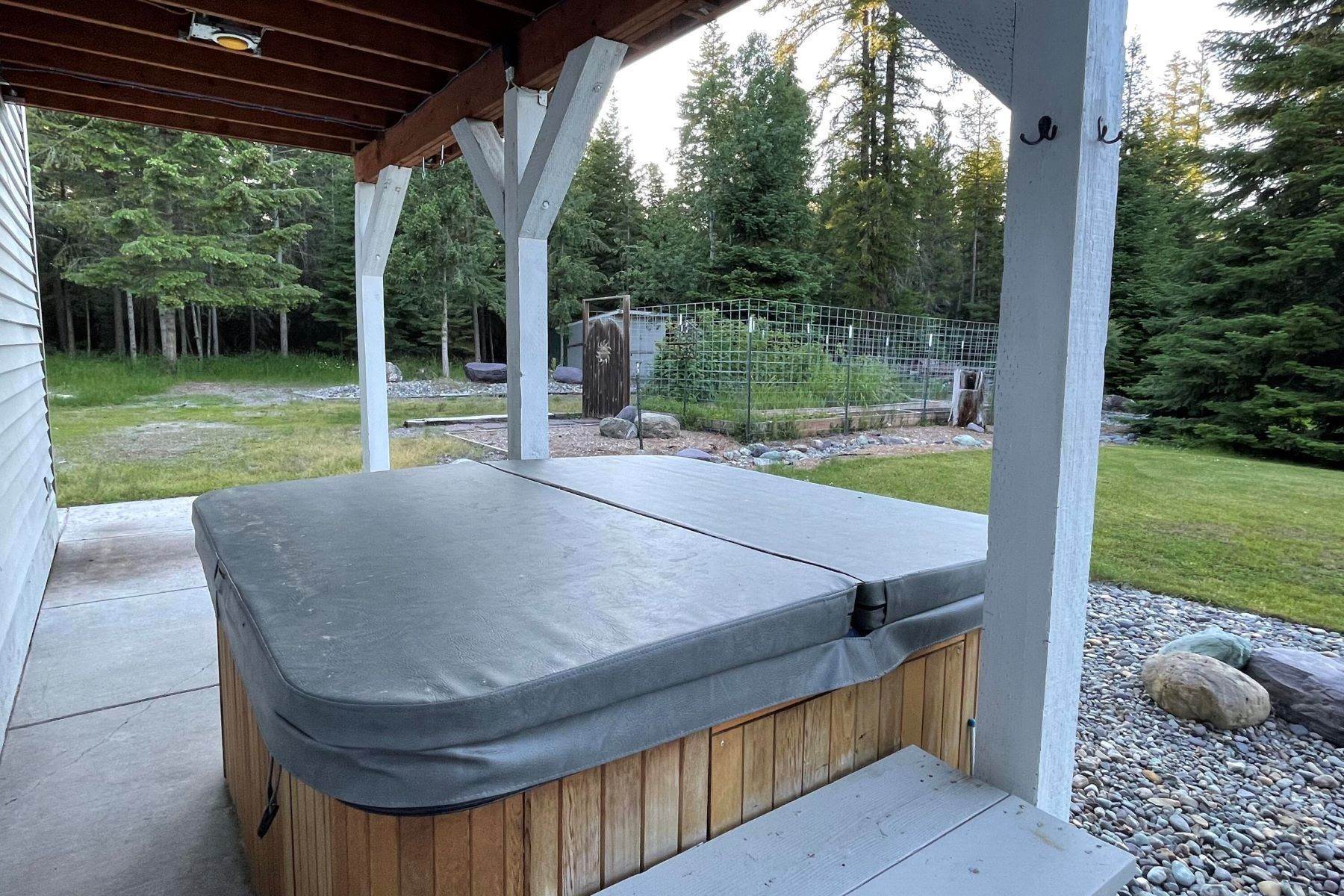 11. Single Family Homes for Sale at Country living on 5 acres within minutes to downtown Whitefish Country living on 5 acres within minutes to downtown Whitefish, Whitefish, Montana 59937 United States