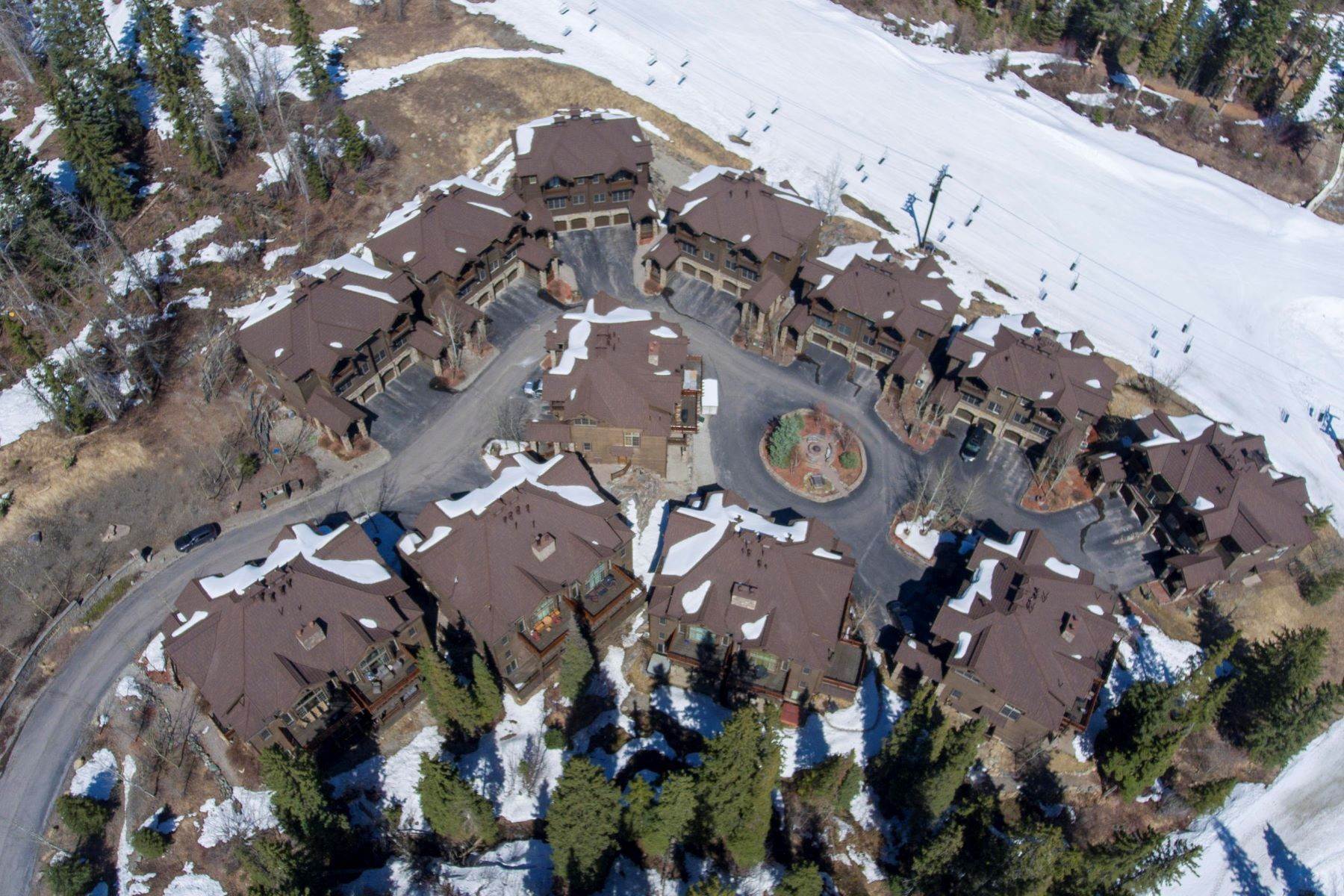 29. Condominiums for Sale at Elegant Whitefish Mountain Resort Condo 70 Slopeside Drive Whitefish, Montana 59937 United States