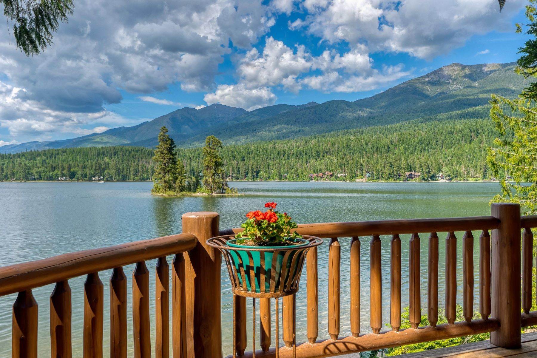18. Single Family Homes for Sale at Majestic Home on Swan Lake 17292 West Swan Shores Road Bigfork, Montana 59911 United States