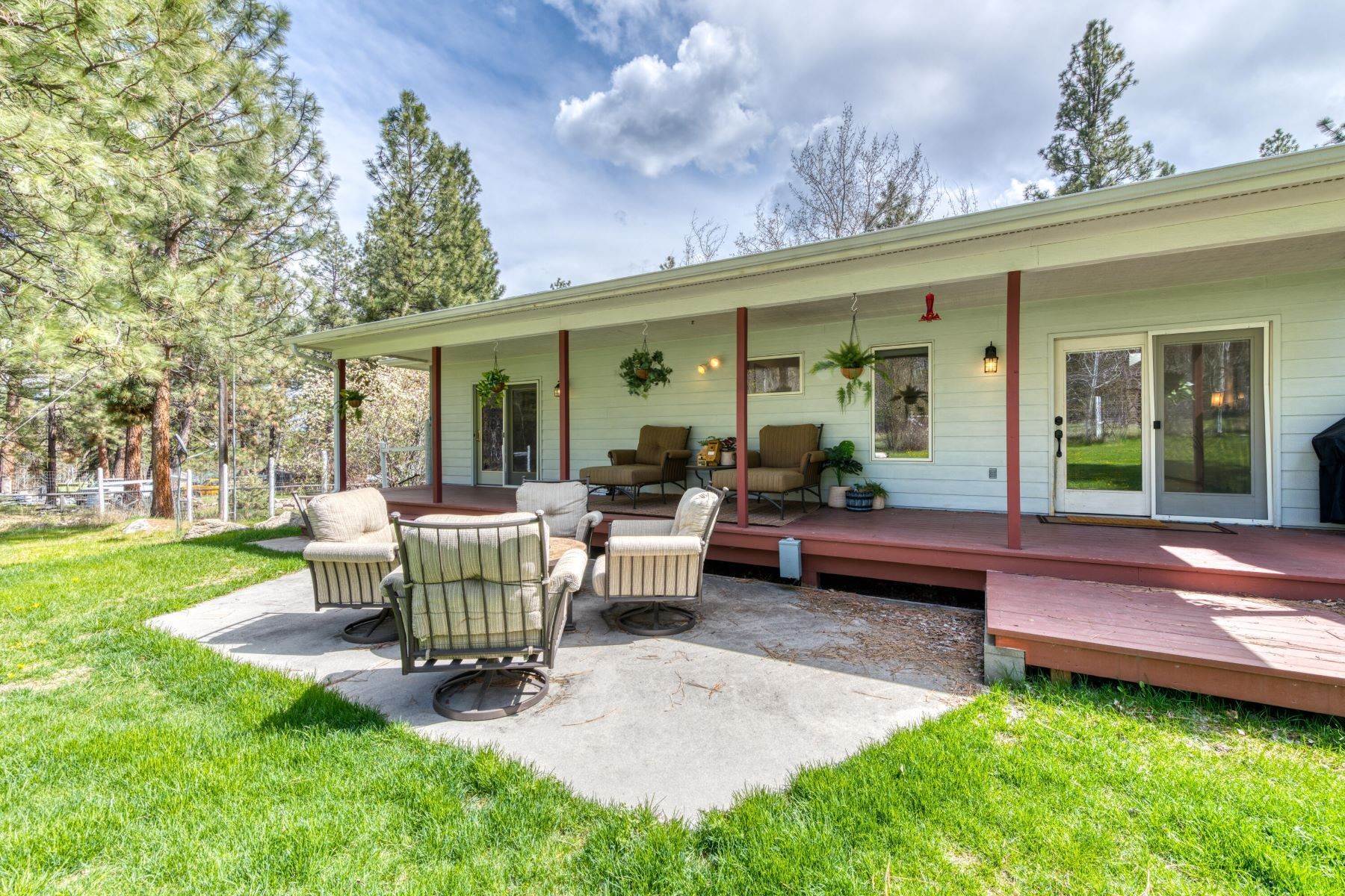 4. Single Family Homes for Sale at 348 Wyant Lane, Hamilton, Montana 59840 United States