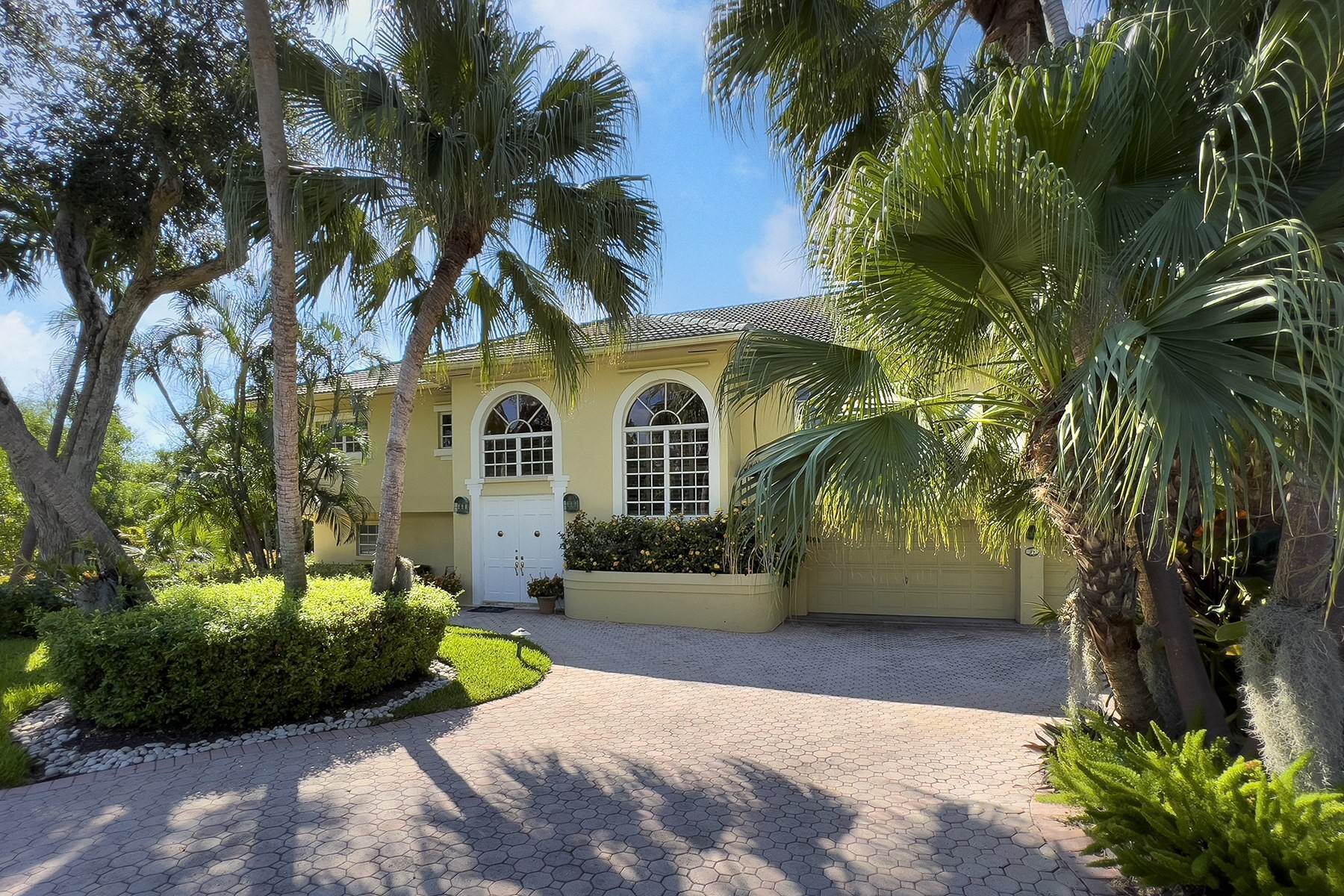 Single Family Homes for Sale at 3 Bayberry Lane, Key Largo, FL 3 Bayberry Lane, Key Largo, FL, Key Largo, Florida 33037 United States