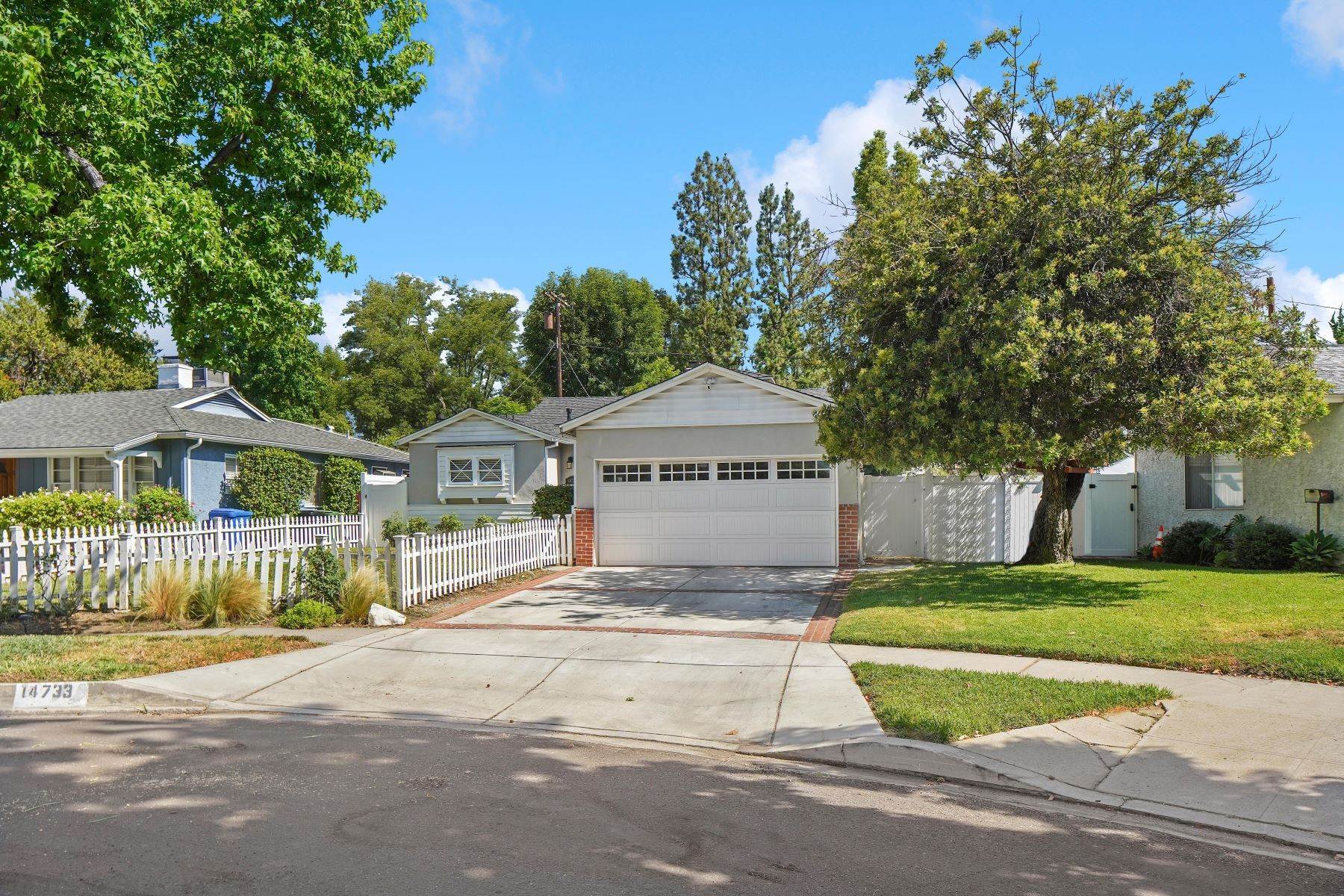 Single Family Homes for Sale at 14733 Clark Street, Sherman Oaks, California 91411 United States